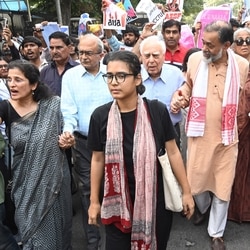  AISA national president Neha Bora, Rajya Sabha MP Kapil Sibal, Swaraj India leader Yogendra Yadav, Supreme Court lawyer Prashant Bhushan and RTI activist Anjali Bhardwaj leading the march on Saturday.