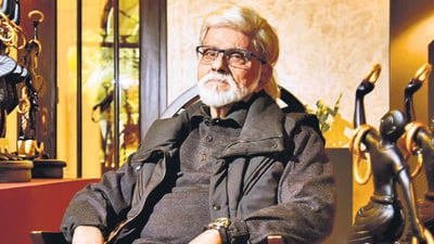 New Delhi, India - Dec. 5, 2017: Artist Satish Gujral with his Sculpture painting at Bikaner House in New Delhi, India, on Tuesday, December 5, 2017. (Photo by Raj K Raj/ Hindustan Times) to go with Manik 's story (Raj K Raj/HT PHOTO) New Delhi, India - Dec. 5, 2017: Artist Satish Gujral with his Sculpture painting at Bikaner House in New Delhi, India, on Tuesday, December 5, 2017. (Photo by Raj K Raj/ Hindustan Times) to go with Manik 's story (Raj K Raj/HT PHOTO)