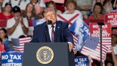 Ahead of the 2026 midterm elections, Trump offers $5,000 checks to adult citizens if Republicans secure control of the House and Senate, seeking voter motivation. (Bloomberg) Ahead of the 2026 midterm elections, Trump offers $5,000 checks to adult citizens if Republicans secure control of the House and Senate, seeking voter motivation. (Bloomberg)