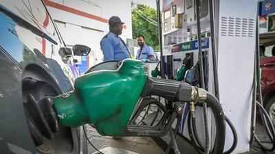 The transport department order said that if a vehicle owner is unable to produce a valid PUC certificate, then the petrol pump must refuse fuel and record the vehicle’s registration number for official purpose. (HT Photo) The transport department order said that if a vehicle owner is unable to produce a valid PUC certificate, then the petrol pump must refuse fuel and record the vehicle’s registration number for official purpose. (HT Photo)