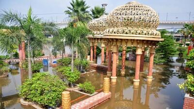 Waterlogging along the Hanumat Dham premises in Lucknow. (Deepak Gupta/HT) Waterlogging along the Hanumat Dham premises in Lucknow. (Deepak Gupta/HT)