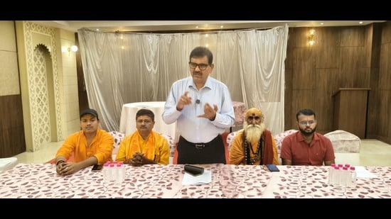 Ex-CBI director M Nageswara Rao addressing a press conference in Varanasi on Saturday. (HT PHOTO)