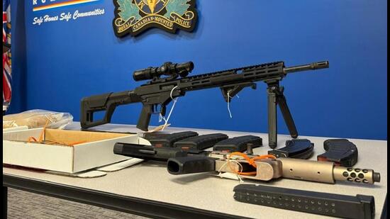 HT-Sanket: Arms and ammunition seized during the arrest of five Indian nationals for their alleged involvement in extortion. (Credit: Langley RCMP)