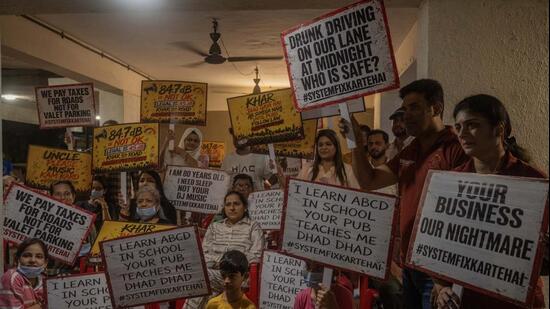 Mumbai, India - September 03, 2026: Residents of 4th and 5th Road in Khar West stage a silent and peaceful walk to protest alleged late-night noise, public nuisance and traffic congestion linked to pub activity in the area. (Hindustan Times)