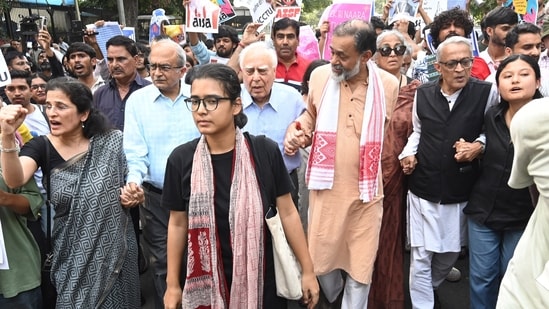  AISA national president Neha Bora, Rajya Sabha MP Kapil Sibal, Swaraj India leader Yogendra Yadav, Supreme Court lawyer Prashant Bhushan and RTI activist Anjali Bhardwaj leading the march on Saturday.
