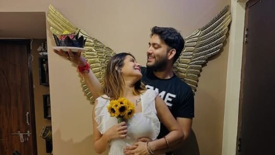 বিবাহবার্ষিকীতে রূপসাকে আদুরে বার্তা সায়নদীপের