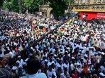 భారత ప్రధాన ఎన్నికల కమిషనర్ (సీఈసీ) జ్ఞానేశ్ కుమార్‌ రాజీనామా చేయాలంటూ ముంబైలో నిరసనలు. ఎంఎన్ఎస్ చీఫ్ రాజ్ థాకరే, శివసేన (యూబీటీ) చీఫ్ ఉద్దవ్ థాకరే, వేలాది మంది ప్రజలు ఈ నిరసనల్లో పాల్గొన్నారు.(Anshuman Poyrekar/HT Photo)