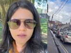 An Indian woman compared traffic experiences, saying Ireland’s roads feel safer due to patience and driving ethics.(Instagram/deepali_in_ireland)