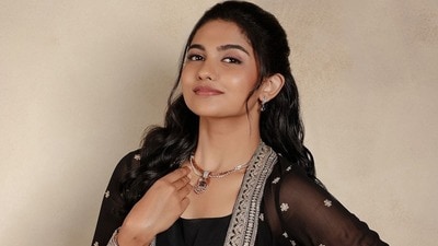 మమితా బైజు ట్రిపుల్ ధమాకా.. మూడు ఓటీటీల్లో ట్రెండింగ్ నంబర్ వన్ గా ఆమె సినిమాలే.. క్రేజ్ అదుర్స్!