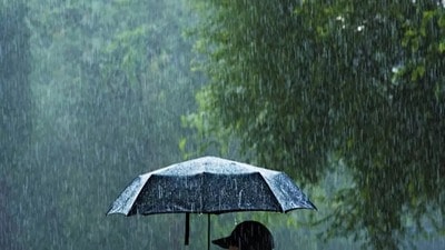 <p>ఉరుములు, మెరుపులు వస్తున్నప్పుడు విద్యుత్ స్తంభాలు, భారీ చెట్ల కింద నిలబడవద్దని అధికారులు సూచిస్తున్నారు. రైతులు, పశువుల కాపరులు పిడుగులు పడే సూచనలు కనిపించగానే సురక్షితమైన భవనాల్లోకి వెళ్లాలని హెచ్చరించారు.</p> <p>ఉరుములు, మెరుపులు వస్తున్నప్పుడు విద్యుత్ స్తంభాలు, భారీ చెట్ల కింద నిలబడవద్దని అధికారులు సూచిస్తున్నారు. రైతులు, పశువుల కాపరులు పిడుగులు పడే సూచనలు కనిపించగానే సురక్షితమైన భవనాల్లోకి వెళ్లాలని హెచ్చరించారు.</p>