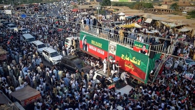 The demonstrators, traveling in a convoy of trucks, buses and cars, departed from Lakki Marwat district in the northwestern province of Khyber Pakhtunkhwa. (AFP) The demonstrators, traveling in a convoy of trucks, buses and cars, departed from Lakki Marwat district in the northwestern province of Khyber Pakhtunkhwa. (AFP)
