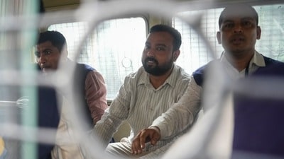 তদন্তকারীদের দাবি, অন্যের নামে নেওয়া বেশ কয়েকটি সিম এখনও সক্রিয় রয়েছে। (PTI) তদন্তকারীদের দাবি, অন্যের নামে নেওয়া বেশ কয়েকটি সিম এখনও সক্রিয় রয়েছে। (PTI)
