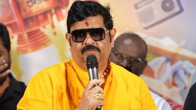నేను సన్నీలియోన్ లాంటోడిని.. ఆల్రెడీ అన్నీ విప్పుకున్నా: మూవీ ఈవెంట్లో వేణు స్వామి సంచలన కామెంట్లు నేను సన్నీలియోన్ లాంటోడిని.. ఆల్రెడీ అన్నీ విప్పుకున్నా: మూవీ ఈవెంట్లో వేణు స్వామి సంచలన కామెంట్లు