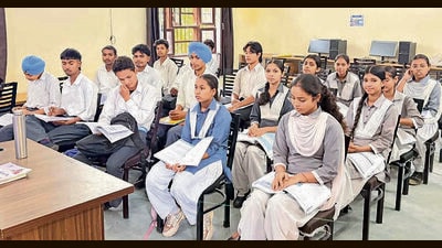 The students at the school lab in Ludhiana on Sunday. (HT Photo) The students at the school lab in Ludhiana on Sunday. (HT Photo)