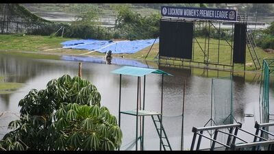Waterlogging at the Sage Cricket Ground as the Gomti River’s water level rises (Deepak Gupta/HT) Waterlogging at the Sage Cricket Ground as the Gomti River’s water level rises (Deepak Gupta/HT)
