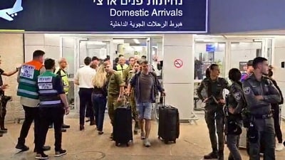 Israeli passengers arrive at Ben Gurion Airport after the Flydubai rescue flight landed in Tel Aviv. (TPS-IL) Israeli passengers arrive at Ben Gurion Airport after the Flydubai rescue flight landed in Tel Aviv. (TPS-IL)