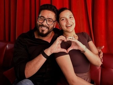  ‘দেশু ৭’ গানের সুরে সুর মিলিয়ে বউকে নিয়ে রোমান্স রাজের
