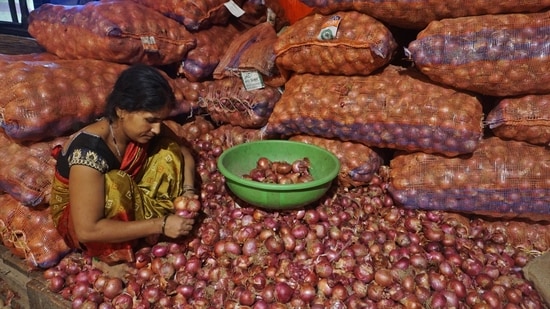 Despite the fall in wholesale prices, retail rates for good-quality onions continue to remain high at around  <span class='webrupee'>₹</span>65 per kg. (REPRESENTATIVE PHOTO)