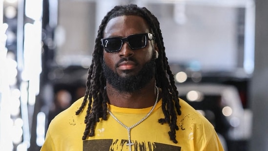 Ian Thomas is a veteran Raiders tight end whose NFL career, marriage to Azaria Algarin and earnings have drawn interest. (Photo by Ethan Miller / GETTY IMAGES NORTH AMERICA / Getty Images via AFP)