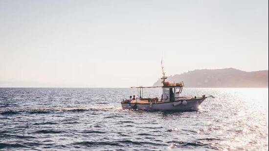 Locals from Deolia Gaon said the boat suddenly capsized due to the strong current. (HT File Photo/Representational)