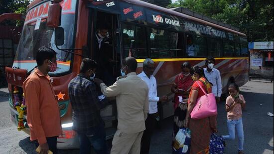 Thane, India - November 11, 2021: Thane RTO allows private bus services from Vandana Cinema ST Bus Depot as commuters face problems due to the ongoing MSRTC strike, in Thane, Mumbai, India, on Thursday, November 11, 2021. (Praful Gangurde/HT Photo) (HT PHOTO)