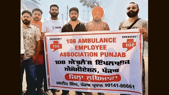 The workers have threatened a stir outside health minister’s residence and possible service shutdown if their demands are not met. (HT Photo)