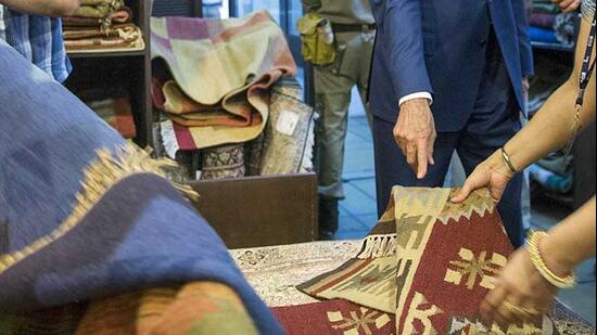 US-secretary-of-state-John-Kerry-visits-the-central-cottage-industries-emporium-marketplace-in-New-Delhi-AFP
