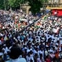 భారత ప్రధాన ఎన్నికల కమిషనర్ (సీఈసీ) జ్ఞానేశ్ కుమార్‌ రాజీనామా చేయాలంటూ ముంబైలో నిరసనలు. ఎంఎన్ఎస్ చీఫ్ రాజ్ థాకరే, శివసేన (యూబీటీ) చీఫ్ ఉద్దవ్ థాకరే, వేలాది మంది ప్రజలు ఈ నిరసనల్లో పాల్గొన్నారు.