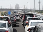 Many commuters took to social media to lament about the traffic gridlock and draw attention to the traffic police and the government towards the problems they faced. (HT Photo)