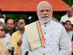 রাষ্ট্রসংঘের নিরাপত্তা পরিষদে স্থায়ী আসনের দাবিতে এবার কূটনীতির পাশাপাশি প্রতিরক্ষা সহযোগিতাকেও হাতিয়ার করতে চাইছে ভারত।
