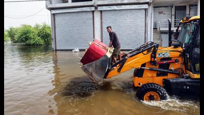 A flood-affected man moves to a safer place by tractor from the flood-affected Faizullaganj area due to flooding in the Gomti River, in Lucknow on Monday. (ANI) A flood-affected man moves to a safer place by tractor from the flood-affected Faizullaganj area due to flooding in the Gomti River, in Lucknow on Monday. (ANI)