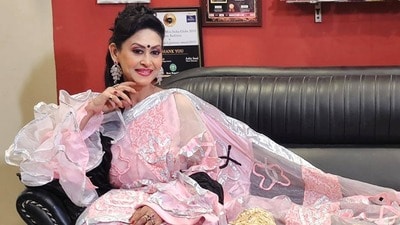 'ওকে পাগলাগারদে পাঠানো উচিত!’ ট্রোলারদের বুড়ো আঙুল দেখিয়ে কড়া জবাব ইন্দ্রাণীর 'ওকে পাগলাগারদে পাঠানো উচিত!’ ট্রোলারদের বুড়ো আঙুল দেখিয়ে কড়া জবাব ইন্দ্রাণীর