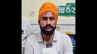 Sukhchain Singh is posted in Government Railway Police (GRP) in Amritsar. (ANI Video Grab) Sukhchain Singh is posted in Government Railway Police (GRP) in Amritsar. (ANI Video Grab)