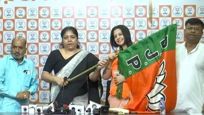 তৃণমূলের হয়ে রাজ্যসভায় যাওয়ার মাত্র কয়েক মাসের মধ্যেই দল বদলে এবার বিজেপিতে যোগ দিলেন কোয়েল মল্লিক তৃণমূলের হয়ে রাজ্যসভায় যাওয়ার মাত্র কয়েক মাসের মধ্যেই দল বদলে এবার বিজেপিতে যোগ দিলেন কোয়েল মল্লিক