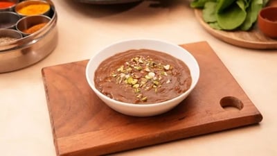 Chef Sanjeev Kapoor's besan ka sheera recipe takes less than half an hour to make from scratch. (sanjeevkapoor.com) Chef Sanjeev Kapoor's besan ka sheera recipe takes less than half an hour to make from scratch. (sanjeevkapoor.com)