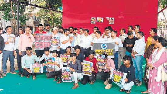 3 protests at Azad Maidan over school closures, engineering admissions, IIT-B suicide.