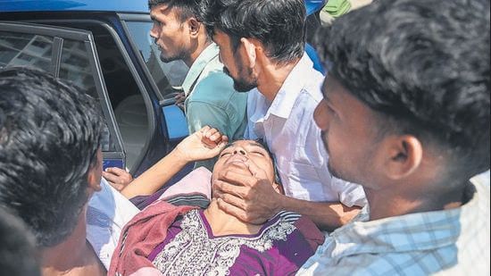 Dhurva Kadali (16) was among the students detained for over eight hours and only released after the state Congress leadership threatened to gherao CM Devendra Fadnavis’ residence. After being released by the Kopri police, she returned to Tilak Bhavan but later fell unconscious on account of a lack of food and sleep (Raju Shinde/HT Photo)