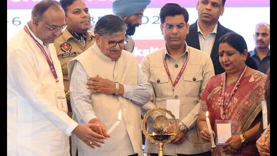 Punjab governor Gulab Chand Kataria with Chandigarh mayor Saurabh Joshi and others during the mayors’ conference in Chandigarh. (Keshav Singh/HT)