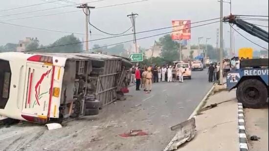 The Amritsar-bound tourist bus that overturned near Majari village on the Phagwara-Chandigarh national highway early on Monday. (HT Photo)