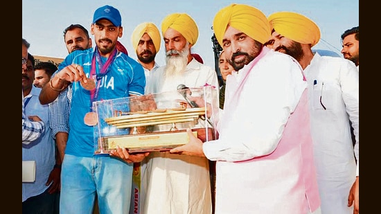 The duo’s bronze was India’s first-ever men’s double sculls medal at the continental games. (HT File)