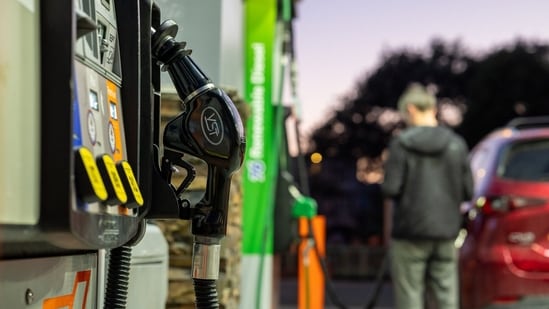 Brent crude stays above $100 as Middle East risks keep oil supplies tight despite the G7 supply boost.
(Photographer: David Paul Morris/Bloomberg)