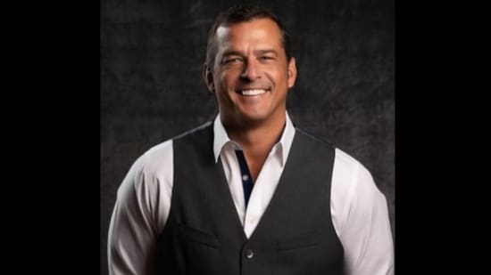 Mark Mortimer dies at 59.