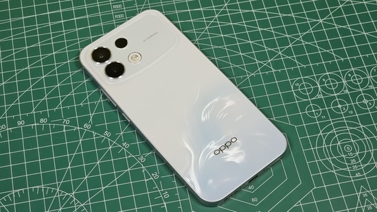 OPPO F35 series arrives with a large battery and upgraded cameras.