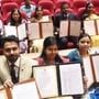 রাজ্য সরকার আরও প্রায় ১৫,০০০ পদে নিয়োগের ছাড়পত্র দিল। (ছবিটি প্রতীকী, সৌজন্যে সন্তোষ কুমার/হিন্দুস্তান টাইমস)