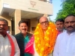 Senior advocate Radhakant Ojha with well-wishers in Prayagraj on Monday. (HT Photo) Senior advocate Radhakant Ojha with well-wishers in Prayagraj on Monday. (HT Photo)