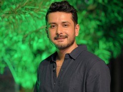  জন্মদিনে কাকে ভালোবাসার ভরালেন মৈনাক?