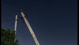Societies face 8-hr long outage after truck damages electric pole in Sec 99 Societies face 8-hr long outage after truck damages electric pole in Sec 99