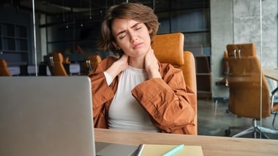 Instead of resorting to quick fixes, try to fix the issue of neck pain from the root. (Picture credit: Freepik) Instead of resorting to quick fixes, try to fix the issue of neck pain from the root. (Picture credit: Freepik)