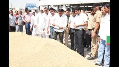 Deputy commissioner Anand Kumar Sharma and ADC Rahul Raiya inspecting the paddy procurement operations at a Karnal mandi on Tuesday. (HT Photo)