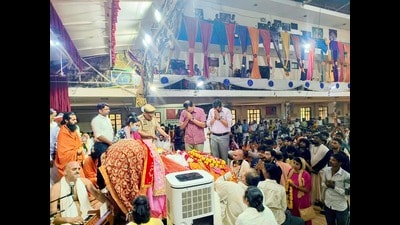 Mathura district magistrate Chandra Prakash Singh and SSP Shlok Kumar paying tribute to Ramesh Baba in Barsana on Tuesday. (HT Photo)